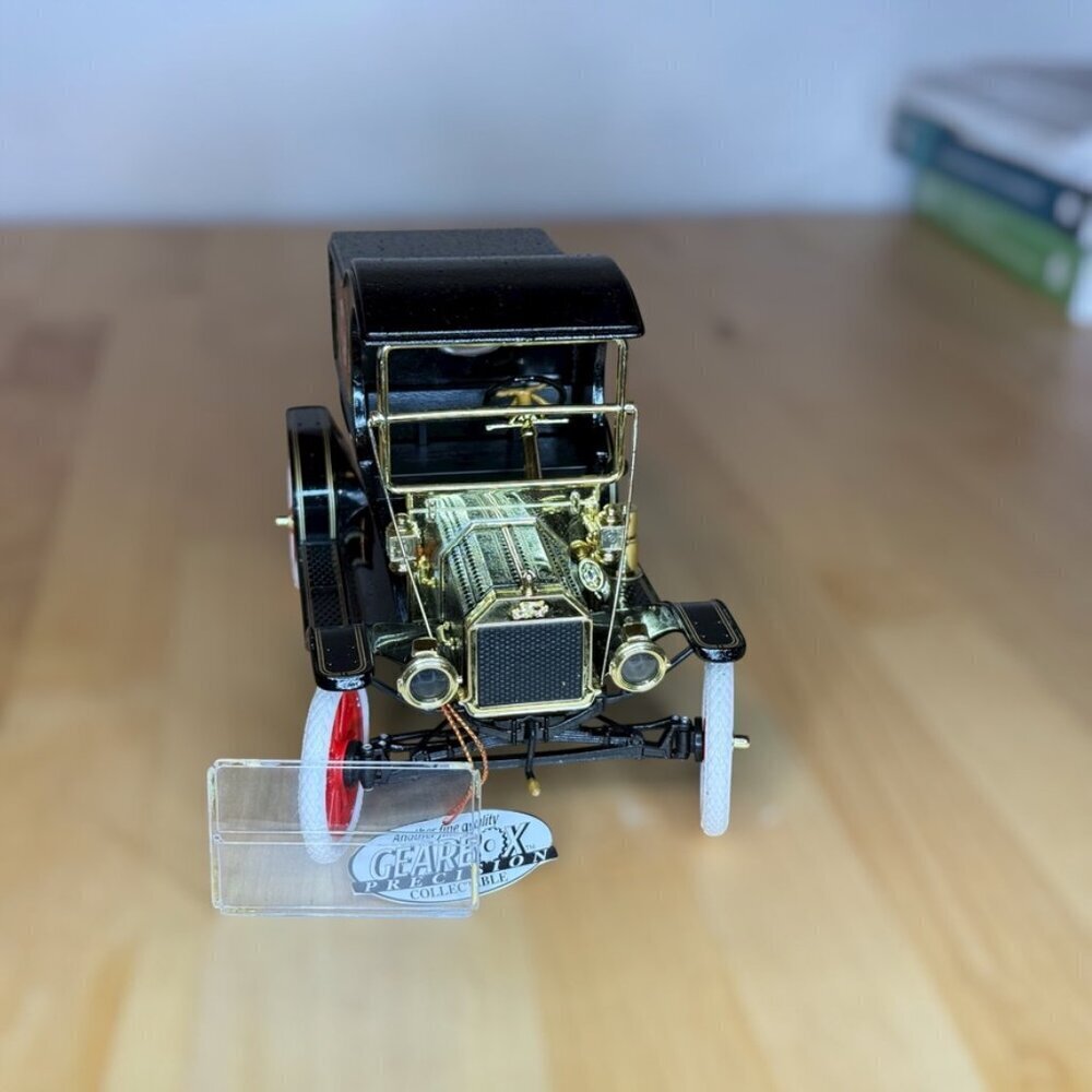 Collectible GearBoxTexaco 1913 Ford Model T Delivery Truck - Picture 16 of 16